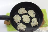 Фото приготовления рецепта: Салат-рулет с морской капустой и крабовыми палочками - шаг №3