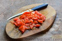 Фото приготовления рецепта: "Лодочки" из кабачков с курицей, помидорами и кукурузой (в духовке) - шаг №9
