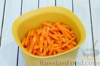 Фото приготовления рецепта: Салат из болгарского перца, баклажанов и моркови, с чесноком и петрушкой (на зиму) - шаг №4