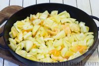 Фото приготовления рецепта: Салат из болгарского перца, баклажанов и моркови, с чесноком и петрушкой (на зиму) - шаг №6