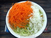 Фото приготовления рецепта: Салат из кабачков и моркови по-корейски (на зиму) - шаг №8