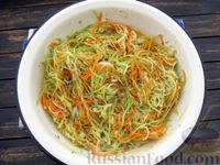 Фото приготовления рецепта: Салат из кабачков и моркови по-корейски (на зиму) - шаг №11