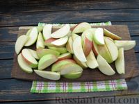 Фото приготовления рецепта: Маринованный сладкий перец с яблоками, луком и кетчупом (на зиму) - шаг №9