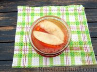 Фото приготовления рецепта: Маринованный сладкий перец с яблоками, луком и кетчупом (на зиму) - шаг №24