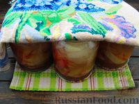 Фото приготовления рецепта: Маринованный сладкий перец с яблоками, луком и кетчупом (на зиму) - шаг №27