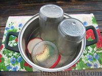 Фото приготовления рецепта: Икра из баклажанов, яблок и свёклы (на зиму) - шаг №4