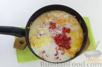 Фото приготовления рецепта: Перец, фаршированный мясом и рисом, в томатно-сливочном соусе - шаг №15