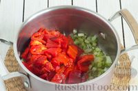 Фото приготовления рецепта: Крем-суп из запечённого болгарского перца с сельдереем и луком - шаг №7