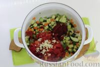 Фото приготовления рецепта: Суп с красной фасолью, помидорами, цукини и сельдереем - шаг №8