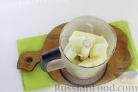 Фото приготовления рецепта: Сливочное мороженое с дыней и варёной сгущёнкой - шаг №3