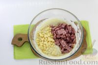 Фото приготовления рецепта: Запеканка с консервированной фасолью, колбасой и сыром - шаг №4