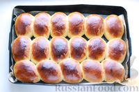 Фото приготовления рецепта: Дрожжевые пирожки с творогом, орехами и мёдом (в духовке) - шаг №11