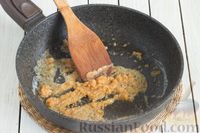 Фото приготовления рецепта: Стручковая фасоль с сыром, панировочными сухарями и чесноком - шаг №4