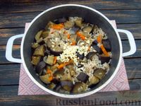 Фото приготовления рецепта: Рис с баклажанами и морковью - шаг №14