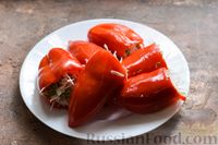 Фото приготовления рецепта: Маринованный болгарский перец, фаршированный капустой и зеленью (на зиму) - шаг №7
