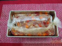 Фото приготовления рецепта: Террин из курицы со сладким перцем и морковью (в духовке) - шаг №10