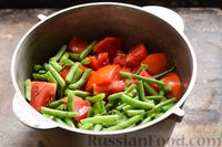 Фото приготовления рецепта: Салат из стручковой фасоли, помидоров и сладкого перца (на зиму) - шаг №6