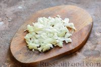 Фото приготовления рецепта: Тушёная говядина в орехово-чесночном соусе - шаг №3