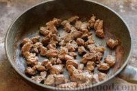 Фото приготовления рецепта: Тушёная говядина в орехово-чесночном соусе - шаг №4