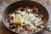 Фото приготовления рецепта: Тушёная говядина в орехово-чесночном соусе - шаг №5