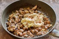 Фото приготовления рецепта: Тушёная говядина в орехово-чесночном соусе - шаг №10