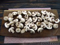 Фото приготовления рецепта: Жареная куриная грудка с грибами и сладким перцем - шаг №4