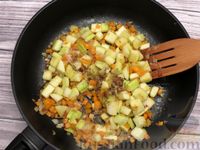 Фото приготовления рецепта: Фасоль с кабачками в томатном соусе - шаг №11