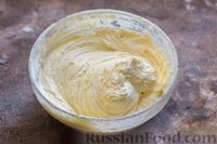 Фото приготовления рецепта: Кекс со сливочным сыром и лимонной глазурью - шаг №8