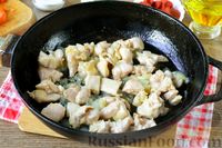Фото приготовления рецепта: Курица с фасолью, в томатном соусе - шаг №8