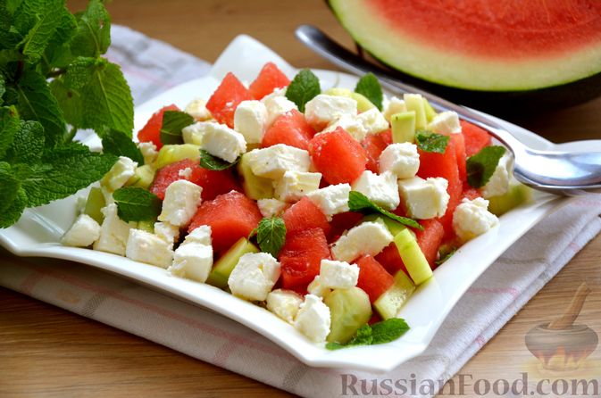 Салат из арбуза и огурцов: вкусная и освежающая рецепт на лето