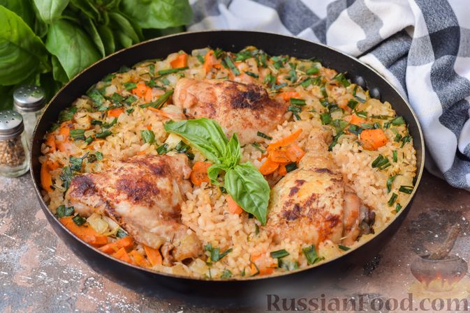 Рецепт курицы, тушеной на сковороде с рисом и овощами пошагово с фото