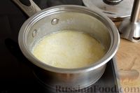 Фото приготовления рецепта: Сырный суп с грушей и грецкими орехами - шаг №7