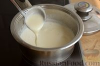 Фото приготовления рецепта: Сырный суп с грушей и грецкими орехами - шаг №8