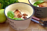 Фото приготовления рецепта: Сырный суп с грушей и грецкими орехами - шаг №10