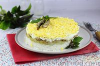 Фото приготовления рецепта: Слоёный салат с рисом, шпротами и яйцами - шаг №12