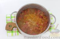 Фото приготовления рецепта: Суп с килькой в томате, рисом, помидорами и сладким перцем - шаг №10