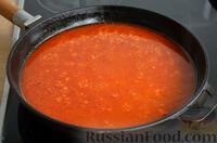 Фото приготовления рецепта: Рис с луком и томатной пастой - шаг №6