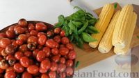 Фото приготовления рецепта: Помидоры по-мурмански (помидоры с кукурузой и базиликом на зиму) - шаг №1