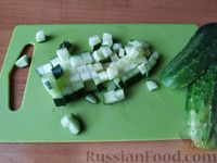 Фото приготовления рецепта: Салат "Прованс" с кукурузой и колбасным сыром - шаг №2