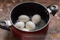 Фото приготовления рецепта: Яйца, фаршированные рисом и зеленью - шаг №3