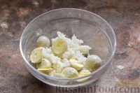 Фото приготовления рецепта: Яйца, фаршированные рисом и зеленью - шаг №5