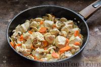 Фото приготовления рецепта: Гречка с курицей и грибами (на сковороде) - шаг №5