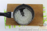 Фото приготовления рецепта: Рисовый пудинг с карамелизированными яблоками - шаг №3