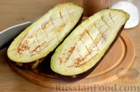Фото приготовления рецепта: Баклажаны, фаршированные консервированным тунцом, запечённые в духовке - шаг №2