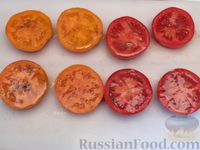 Фото приготовления рецепта: Запечённые помидоры в сырно-чесночной панировке - шаг №8