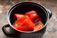 Фото приготовления рецепта: Фаршированные перцы с рисом, консервированными сардинами и варёным яйцом - шаг №7