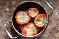 Фото приготовления рецепта: Фаршированные перцы с рисом, консервированными сардинами и варёным яйцом - шаг №9