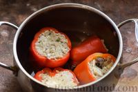 Фото приготовления рецепта: Фаршированные перцы с рисом, консервированными сардинами и варёным яйцом - шаг №10
