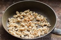 Фото приготовления рецепта: Макароны со свёклой, творогом и сухариками - шаг №4