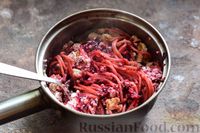 Фото приготовления рецепта: Макароны со свёклой, творогом и сухариками - шаг №11